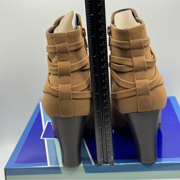 White Mountain Spade Ankle Booties Chestnut Brown 8M - Picture 4 of 9